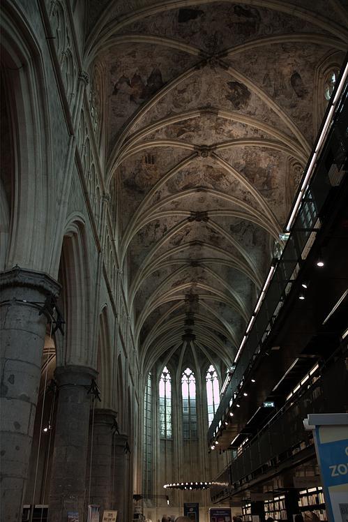 O TEMPLO DO LIVRO&nbsp;(Maastricht)