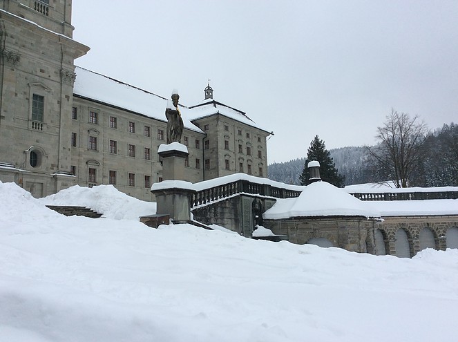 96218c_4c68b9b1825b407da68fea94b3c5008d